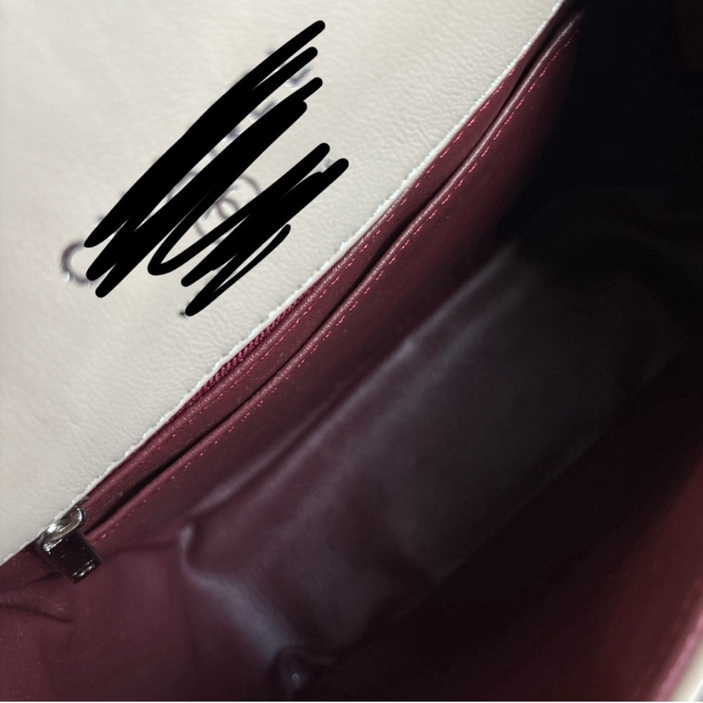 Chic Quilted Tan Shoulder Bag - Picture 3 of 5